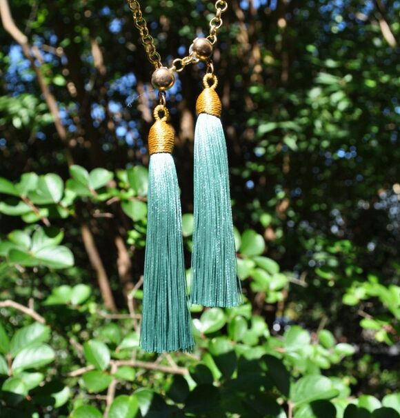 Unbranded Jewelry - Gold tone post Boho / Gypsy earrings with teal tassel fringe